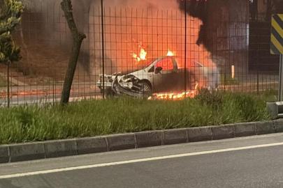 Otomobil, kaza sonrası alev topuna döndü