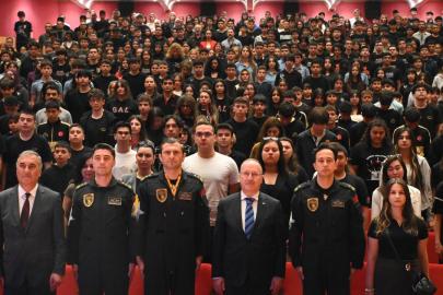 SOLOTÜRK pilotları öğrencilerle buluştu