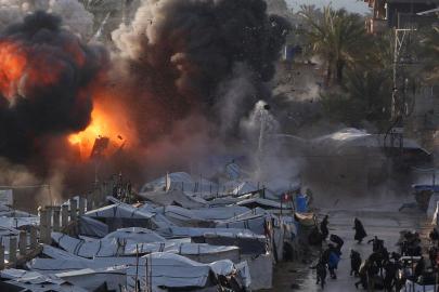 Soykırımcı İsrail ateşkese rağmen Gazzede saldırı ve yıkımlarını sürdürdü