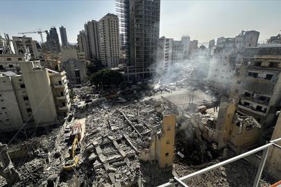 Soykırımcı İsrail'in Lübnan'ın güneyinde düzenlediği hava saldırısında 5 kişi hayatını kaybetti