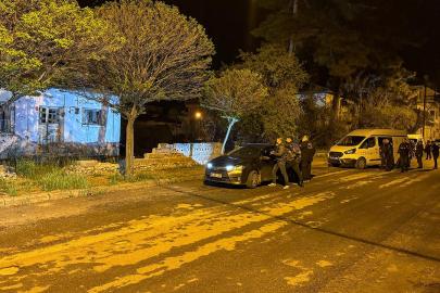 Uşak'ta ihbara giden polise ateş açıldı