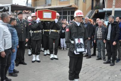 Balıkesir'deki trafik kazasında hayatını kaybeden uzman çavuş son yolculuğuna uğurlandı