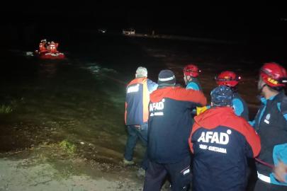 Baraj kapakları açıldı, mahsur kalan 4 kişi kurtarıldı