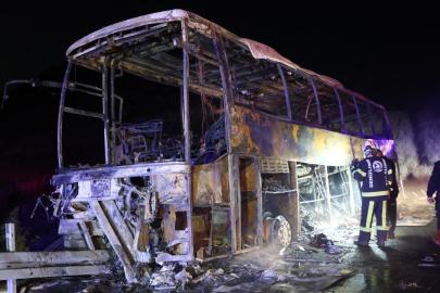 Bariyere çarpan yolcu otobüsü alev aldı: 7 ölü 30 yaralı