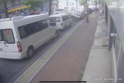 Bursa'da hafif ticari araç, 6 araca çarpıp takla attı