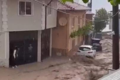 Bursa'da sağanak: Evleri su bastı, çatı çöktü