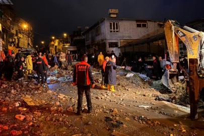 Hatay'da sağanak sele dönüştü: Köprü çöktü, göçük meydana geldi