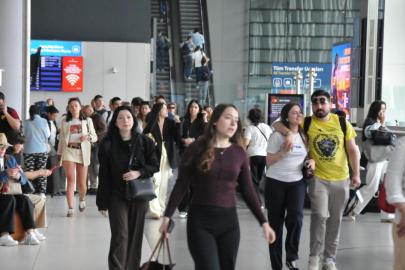 İstanbul Havalimanı'nda bayram dönüşü yoğunluğu
