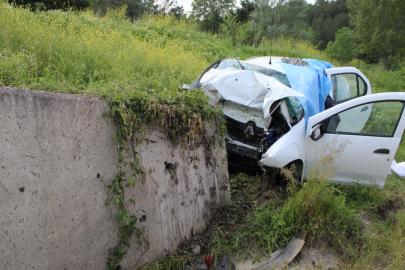 Kastamonu'da istinat duvarına çarpan otomobildeki 3 kişi öldü