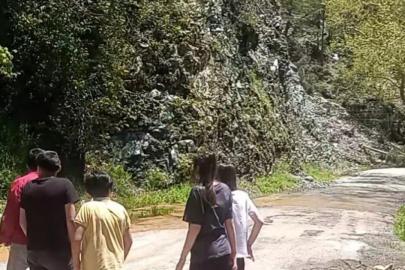 Osmaniye'de heyelan karayolunu kapattı