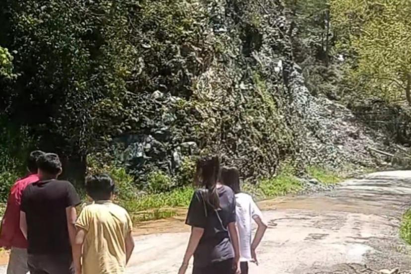 Osmaniye'de heyelan karayolunu kapattı