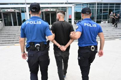Kırmızı bültenle aranan firari Mersin'de yakalandı