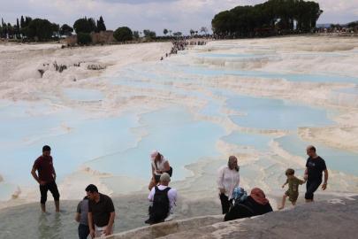 Pamukkale'de tüm zamanların günlük ziyaretçi rekoru kırıldı