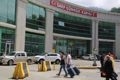 Sarp Sınır Kapısı'ndan Kurban Bayramı tatilinde 185 bini aşkın yolcu geçti