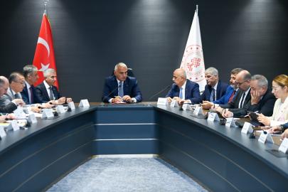 Bakan Ersoy, Kahramanmaraş’ta valiler, belediye başkanları ve milletvekillerinin taleplerini dinledi
