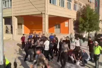 Manisa Turgutlu'da lise önünde silahlı saldırı. Olay yerinden ilk görüntüler