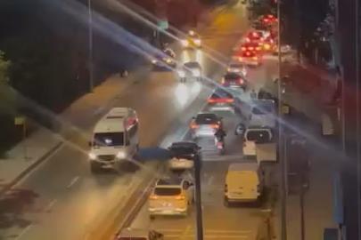 Bayrampaşa'da yol çöktü. Mahsur kalanlar var