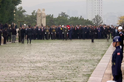 Cumhuriyet 103 yaşında. Devlet erkanı Ata'nın huzurunda