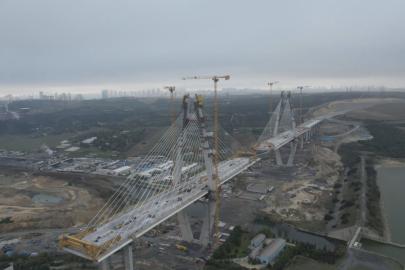İstanbul'a 8 şeritli yeni köprü geliyor. 196 metre yüksekliğindeki kuleler yükseliyor