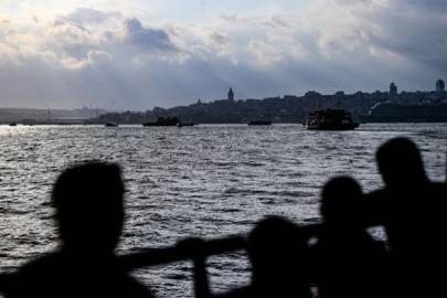 İstanbul'un gündüzü sıcak gecesi soğuk. AKOM paylaştı, 8 derece birden düşüyor 